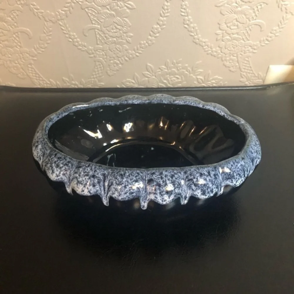 Vintage pottery planter black blue